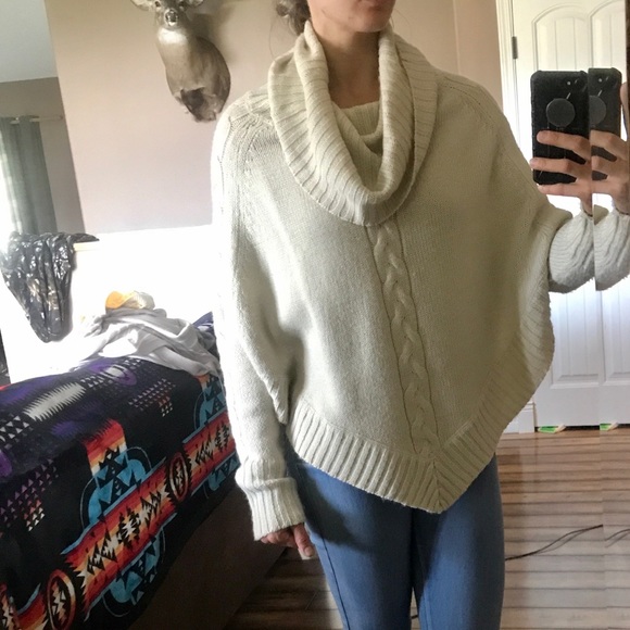 Cream Knitted Poncho w/ sleeves - Picture 2 of 5